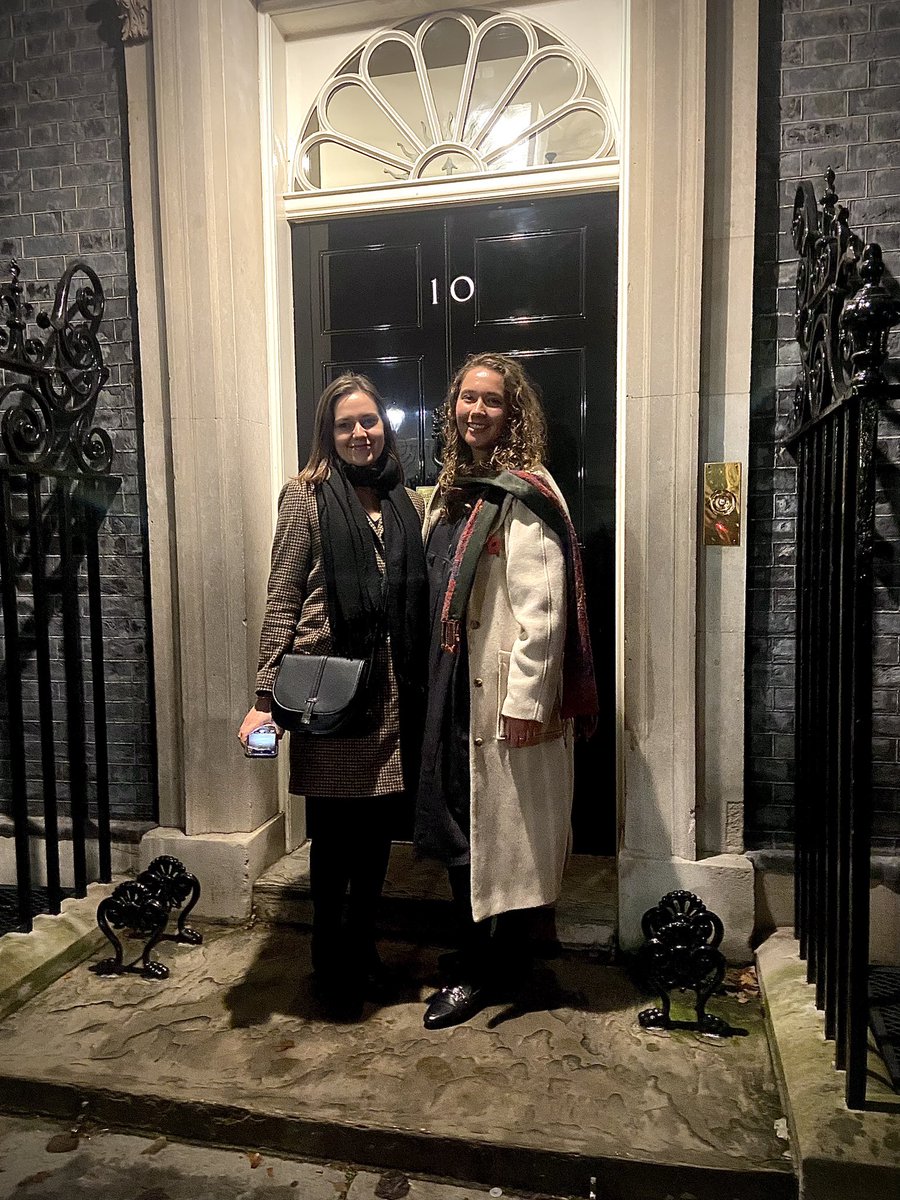 Ella Bicknell tweet media
