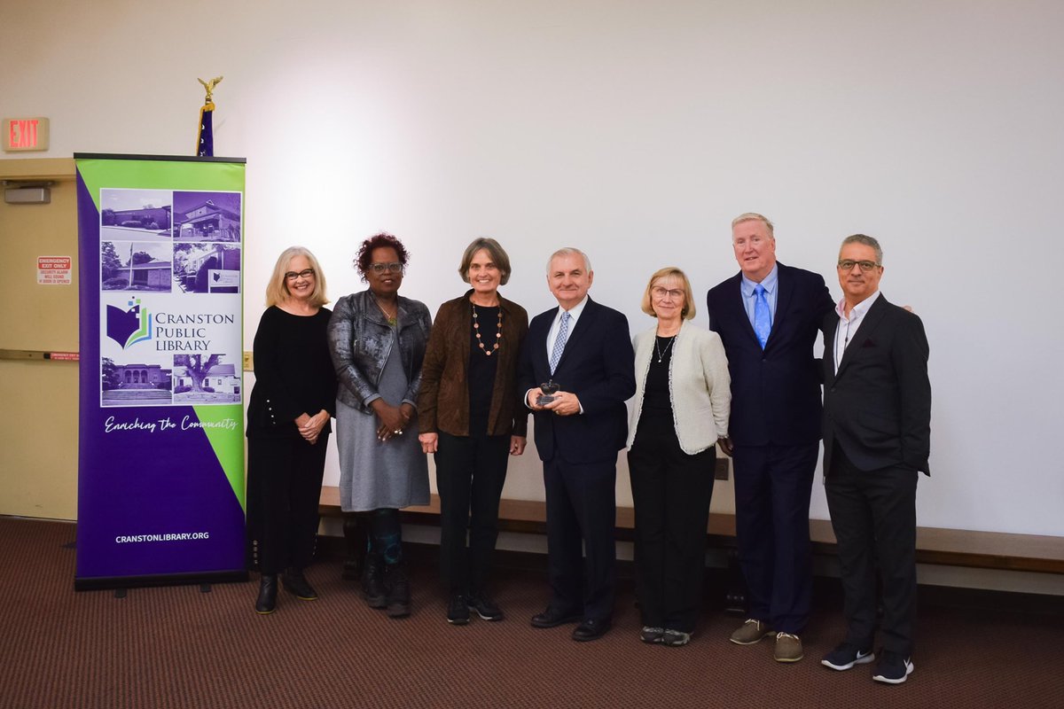 LibraryPolicy's tweet image. Congratulations to @SenJackReed for receiving @aasl's Crystal Apple Award! Thank you for your continuous support of school librarians, school libraries, and the students they reach. @CranstonLibrary