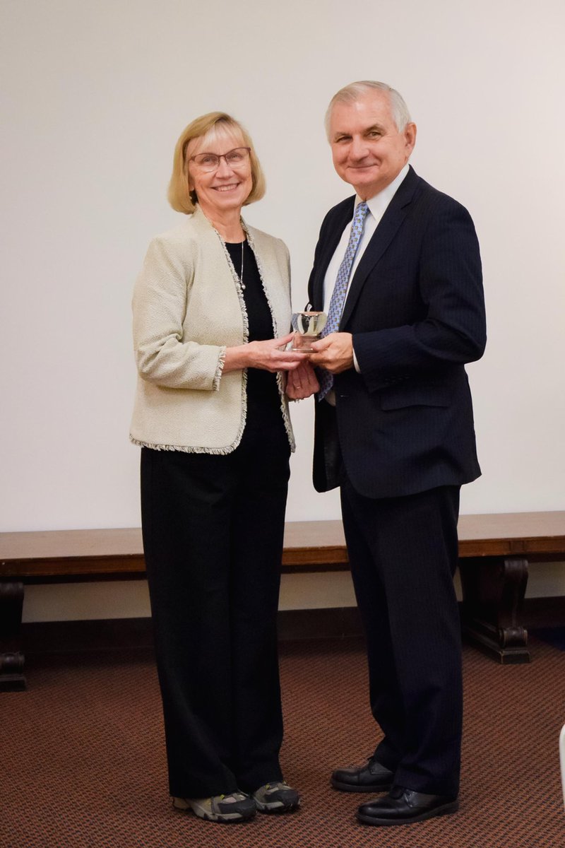 LibraryPolicy's tweet image. Congratulations to @SenJackReed for receiving @aasl's Crystal Apple Award! Thank you for your continuous support of school librarians, school libraries, and the students they reach. @CranstonLibrary