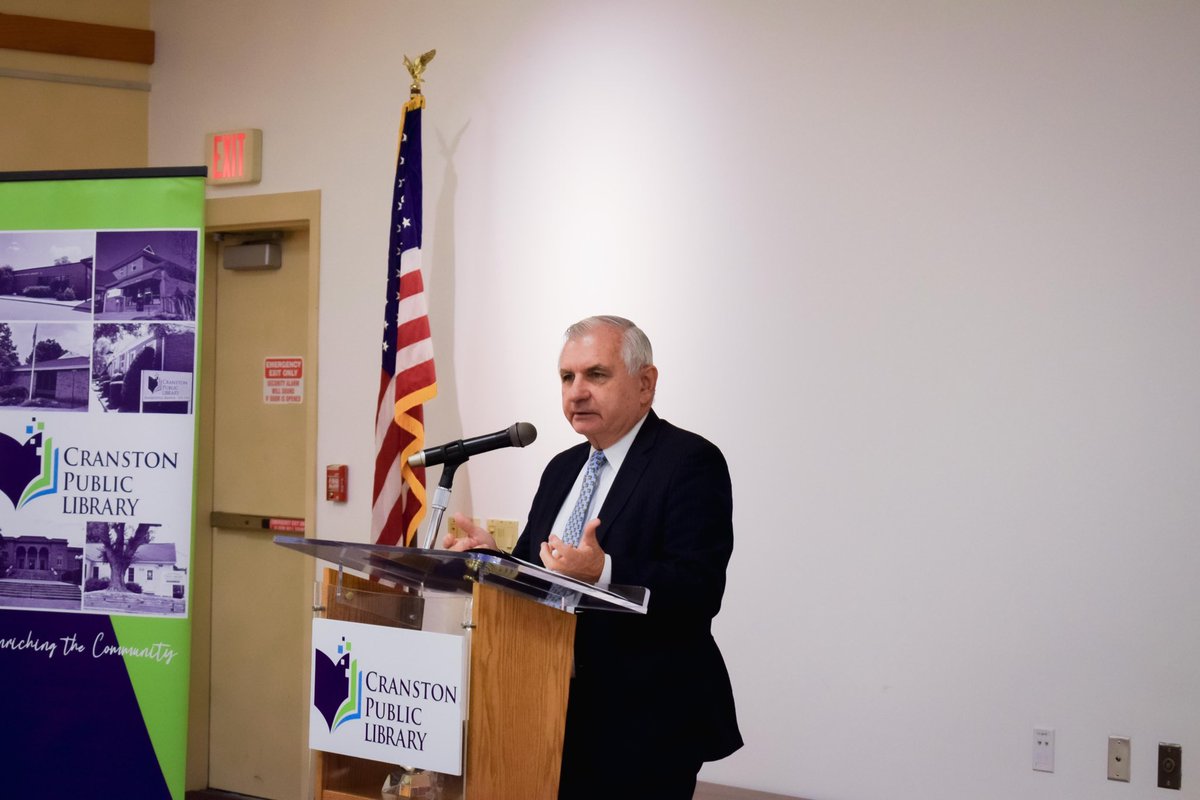LibraryPolicy's tweet image. Congratulations to @SenJackReed for receiving @aasl's Crystal Apple Award! Thank you for your continuous support of school librarians, school libraries, and the students they reach. @CranstonLibrary