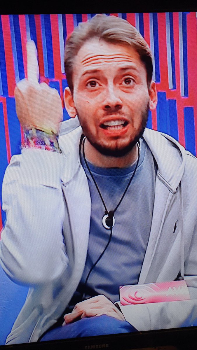 alicia_vercher's tweet image. #GHVIP300 PERO ESTA MARUJA DESGARRADA QUIEN SE CREE EL DIRECTOR DEL CASTING?...