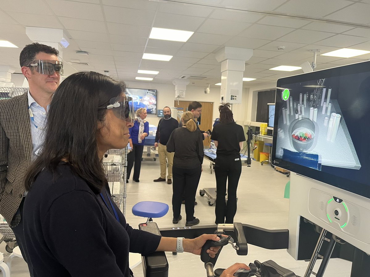 Surgical training and innovation in the digital age at the new @CambridgeSTC @docsubhankar and @HPBCambridge trying out the HoloLens technology for liver segmentation @joeva @ASiTofficial @herricksociety @RCSnews @CUH_NHS #surgicaltraining