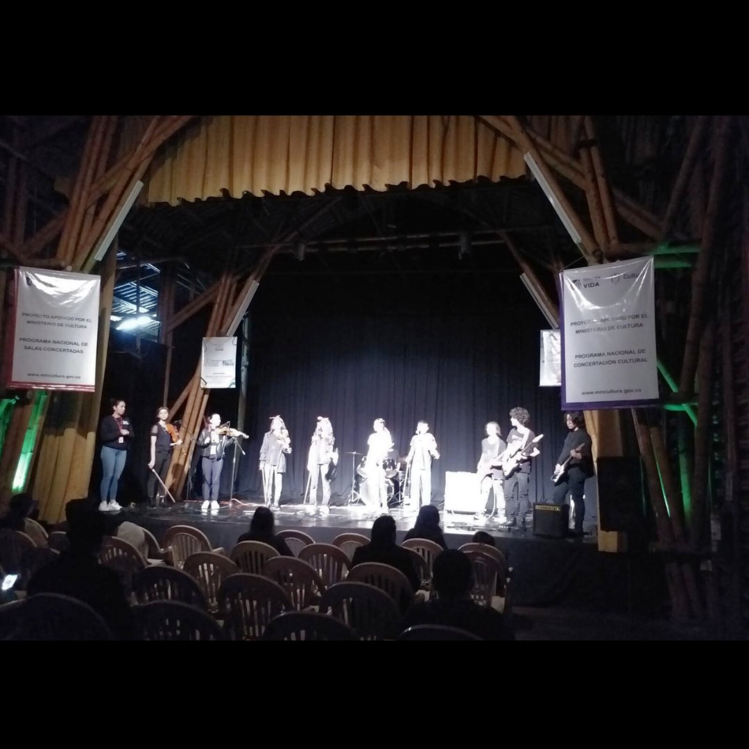 FUNDANZA's tweet photo. La presentación de la Escuela de Formación en Música "CUERDAS FROTADAS" de Fundanza fue un auténtico regalo para los amantes de la música. En una velada repleta de melodías y virtuosismo, los talentosos artistas de la escuela nos maravillaron con su destreza e interpretación. https://t.co/M8Anermw72
