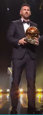 manudayken 1 kez
juvedeyken 1 kez 
madriddeyken 5 kez
ve arap çöllerindeyken 1 kez

domaldom messiyle sidik yarıştırcam diye tüm dünyayı dolaştı ancak ona rakip bile olamadı 😂

karşınızda 8 ballondoruyla LİONEL MESSİ