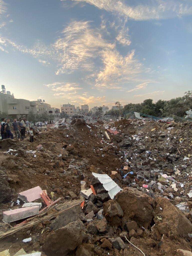 هنا كان فيه صالة أفراح فيها أكثر من ٢٠ عائلة نازحة! 
تبخروا تبخروا