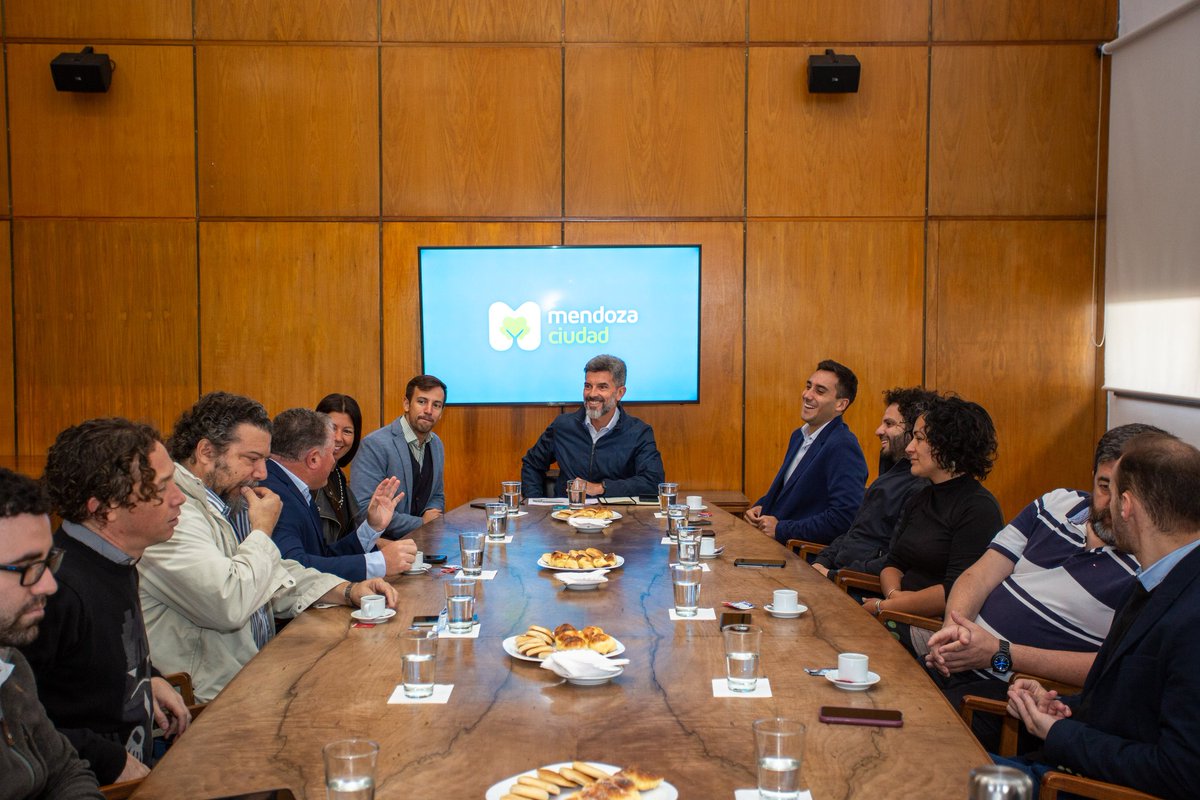 UlpianoSuarez's tweet photo. Recibimos a los 8 emprendimientos elegidos por el programa "Hub Impacto Huella Mendoza".
Esta semana la @ciudaddemendoza se convertirá en su hogar mientras trabajan en la validación de sus proyectos. ¡Bienvenidos! https://t.co/i0jSmvI7BT