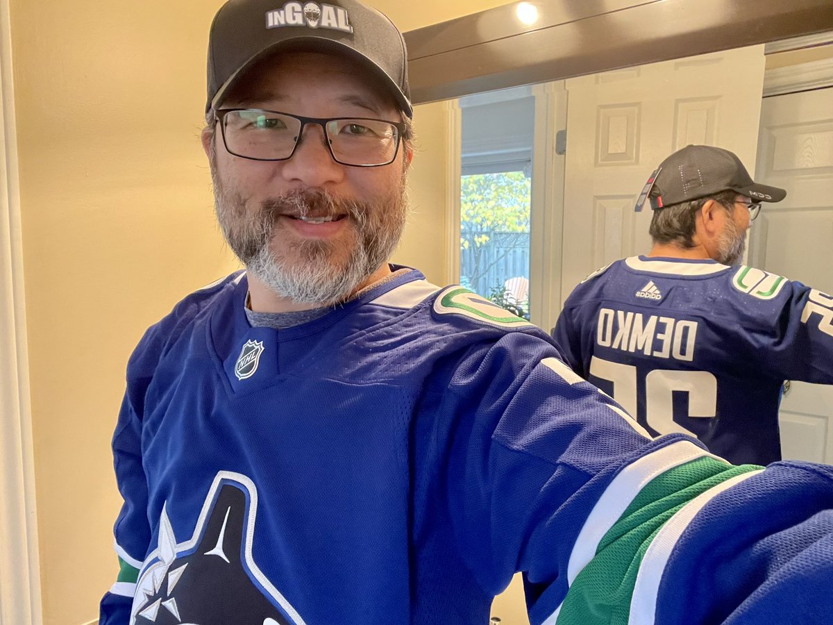 globalinterchng's tweet photo. @KevinisInGoal @canucksautism Thank you for your dedication to the CAN. And thank you for your thank you gifts received today. I’m gonna wear both proudly! Everyone, be sure to support this fund-raising effort and subscribe to @InGoalMedia for amazing content. My game and coaching has been improving steadily! https://t.co/bfGJrfzs9U