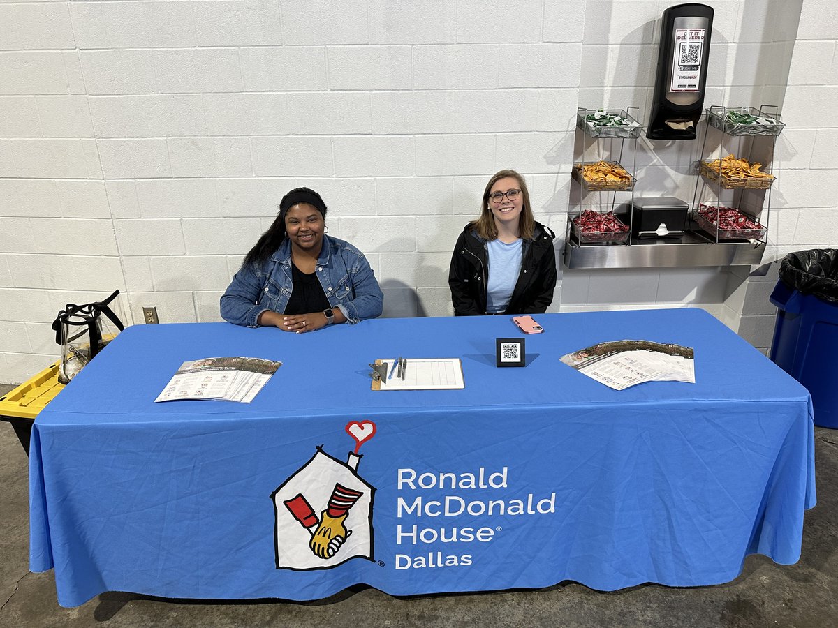 RMHDallas's tweet photo. Thank you @KendraScott x @SMUFB  for featuring us as the Non-Profit of the Night on Saturday ❤️🐎 We were honored to be a part of the homecoming festivities! https://t.co/WvwQRyMnRm