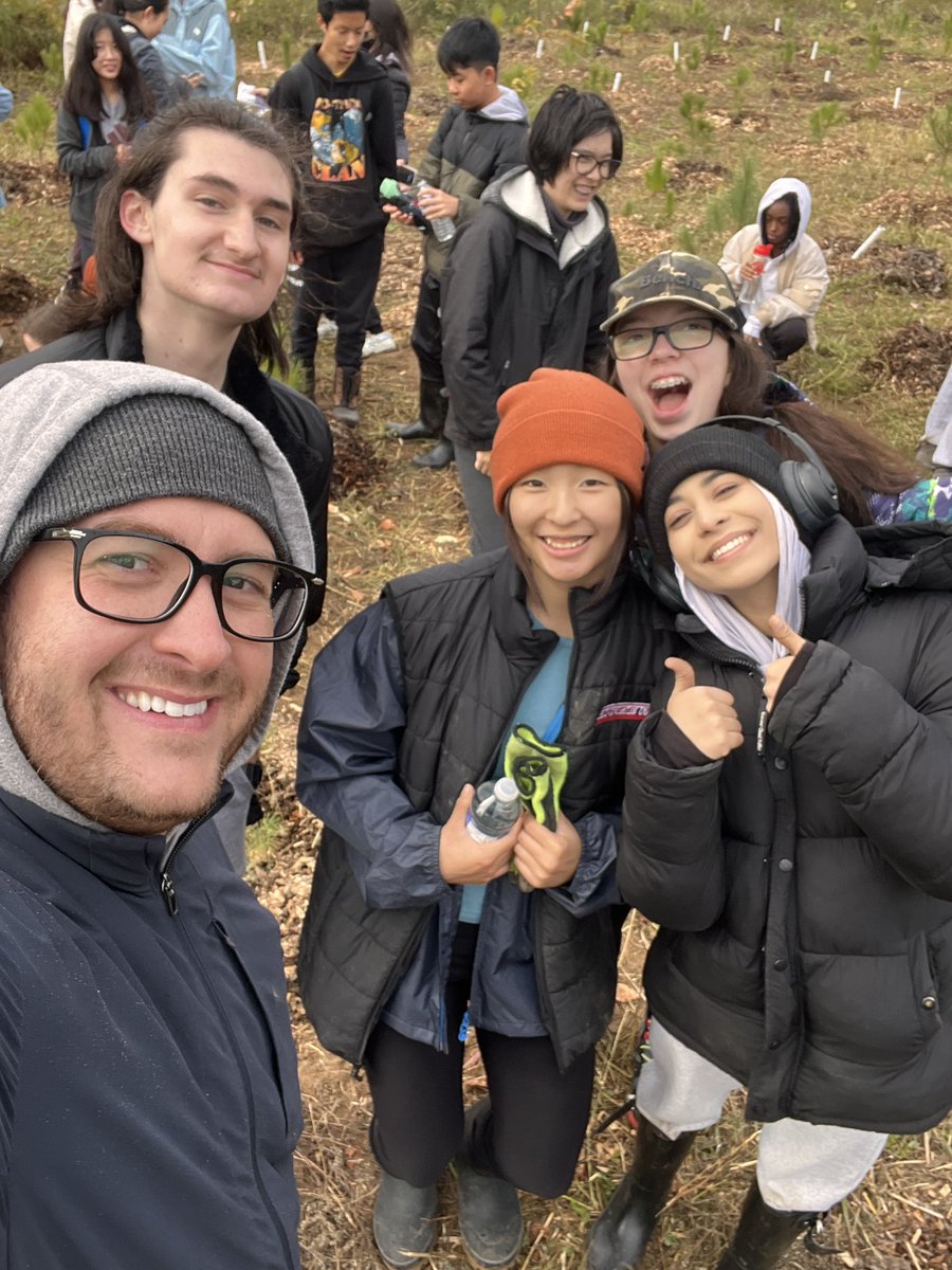 BHSSEco_Garden's tweet photo. A few weeks ago students from the ECO club @BillHogarthSS helped organize a tree planting event that was hosted by @10ktrees. As a group of 47 students we planted about 170 trees. #treeplanting #citizenship @MrCNikolovski https://t.co/Op1nx2dHwF