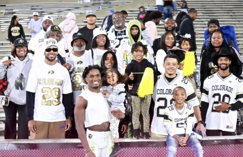 Dope @rodrickward_29 had a lot of his family come and support him. Love to see it.❤️ Family is EVERYTHING ! Keep going up young King. #Skobuffs🫶🏾🦬