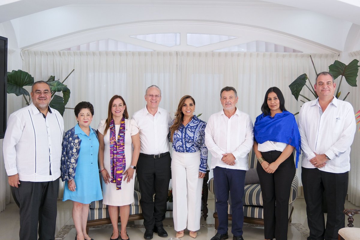 Nos reunimos con José Medina Mora Icaza, Presidente Nacional de <a href="/Coparmex/">Coparmex Nacional</a>, quien reconoció el potencial y su interés para traer mayor inversión a #QuintanaRoo. Hablamos sobre el impulso a la vinculación de l@s productores con grandes empresas para la venta de sus productos,