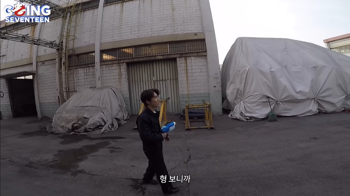 kidmingyu's tweet photo. aespa teasers so pretty but ofc my brain only remembers the useless things 😭😭 its the same location as gose mouse busters 😭 https://t.co/i3opEHKOnz