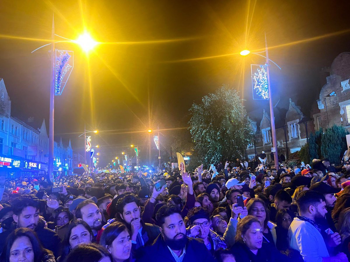 Last night the Diwali lights lit up the Soho Road 🎆 Great to see over 25,000 people celebrating the Diwali Mela - an amazing atmosphere 👏🏻 Thank you to everyone who made it happen