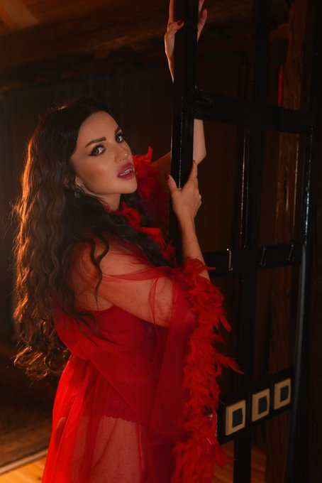 Happy Halloween 👻 #Halloween #witch #vampire https://t.co/Y10dyZ3e4a<a href="/tag/halloween"class="tags">#Halloween</a><a href="/tag/witch"class="tags">#witch</a><a href="/tag/vampire"class="tags">#vampire</a>