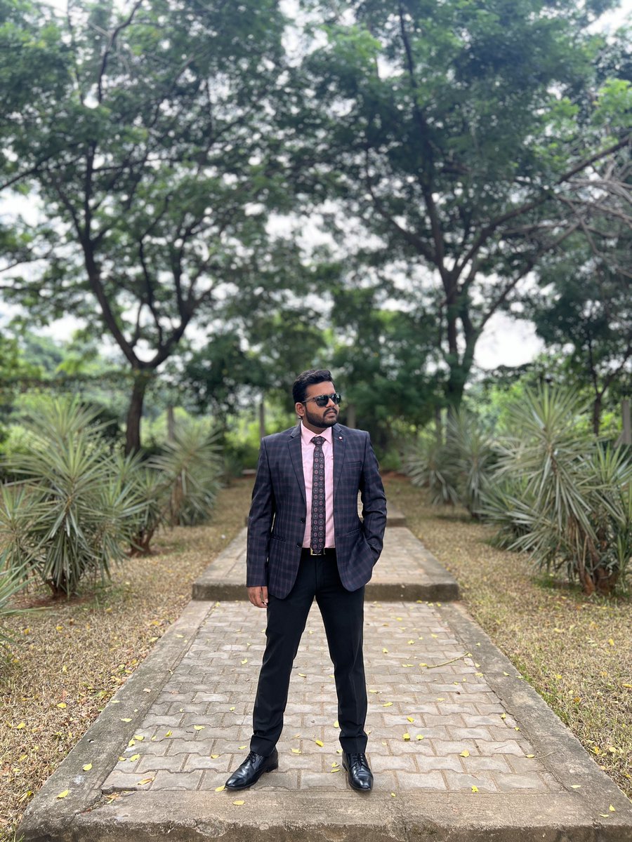 pratyusssh's tweet image. Farewell Vibes: Dress sharp,dream Big!