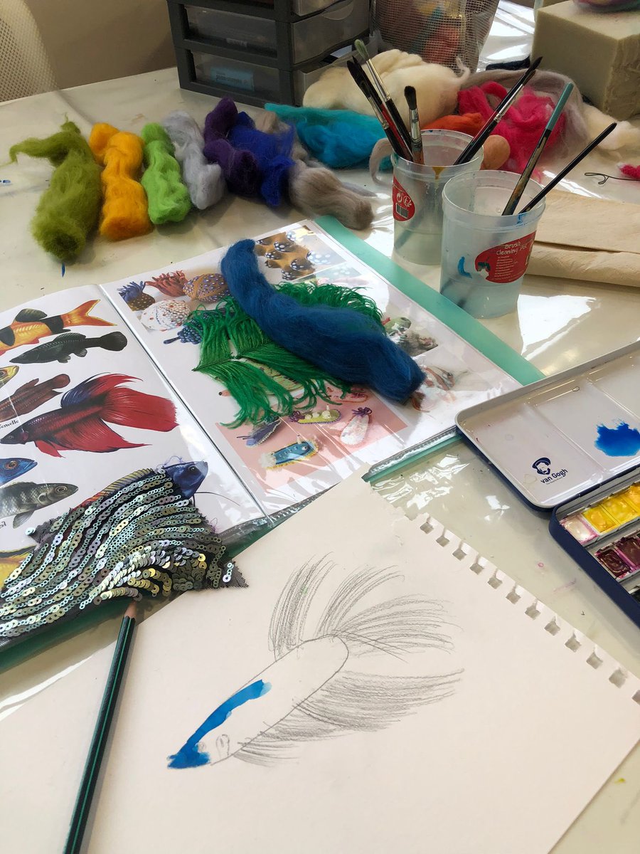 3eme édition du Workshop “SWEET REEF” !🐠

Durant une semaine de vacances, nos artistes des 3 ateliers vont imaginer, dessiner et sculpter de nouvelles créatures fantastiques, inspirées du massif corallien.

1er étape : dessins d’observation ! 🤿
<a href="/hopital_necker/">Hôpital Necker AP-HP</a> <a href="/institut_curie/">Institut Curie</a>