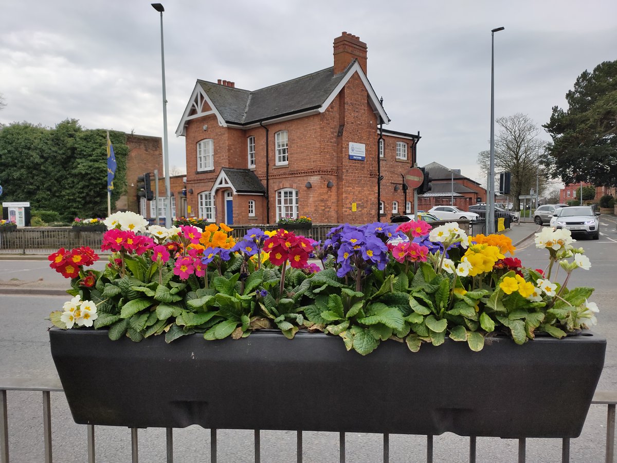 Can you help our Town Ranger this Wednesday?
We are looking for some enthusiastic volunteers to help our Town Ranger plant the winter barrier planters at the cemetery Wednesday 1st November, please turn up at 10am to help out.