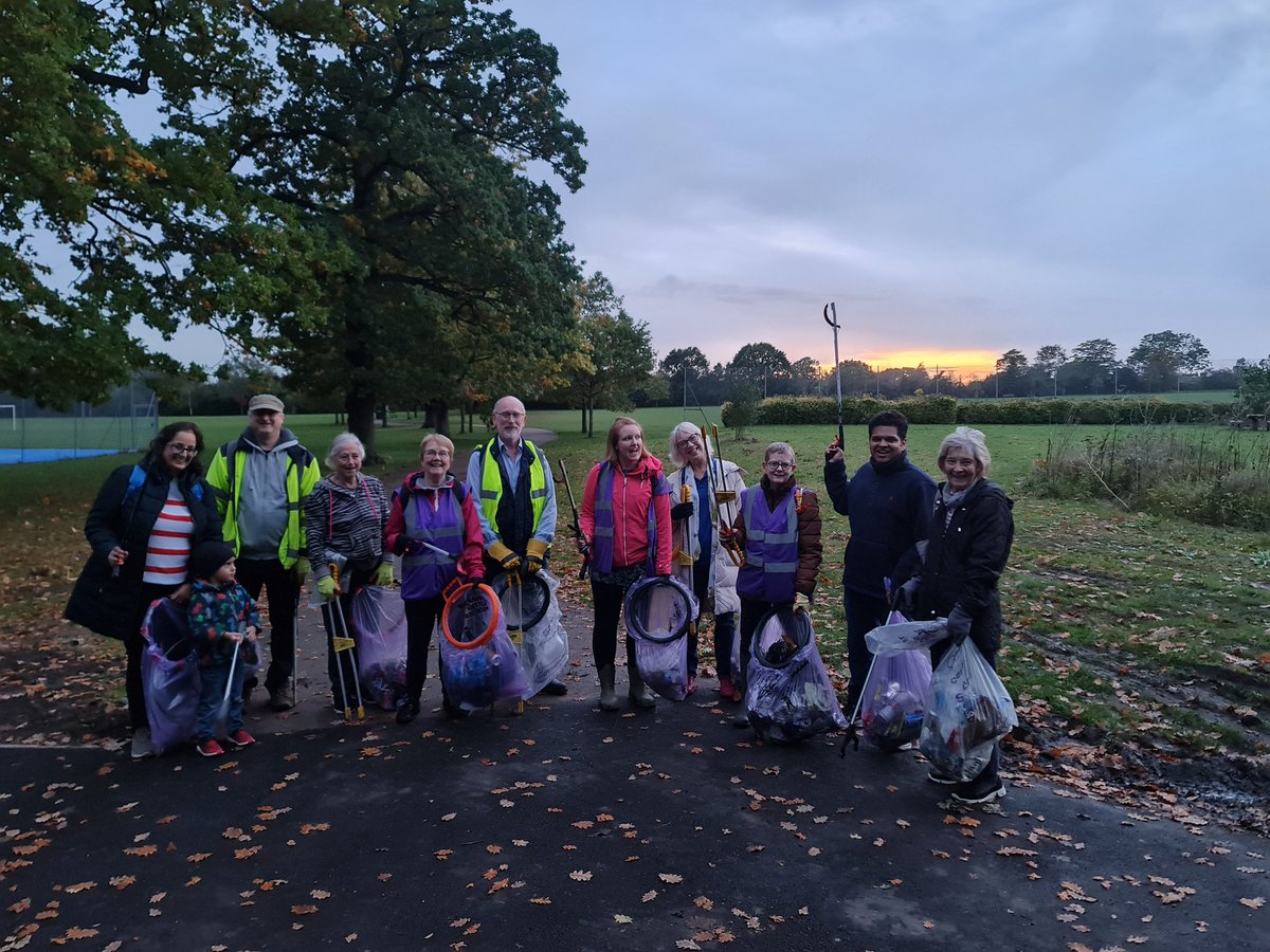 MPSRoxeth's tweet photo. PCSO Nicholson joined @Harrowlitter in Roxeth Rec today for a community pick. 15 residents turned up, and 38 bags were collected. Luckily, no weapons were found. @RashmiKalu https://t.co/ZnzFqf7OUx