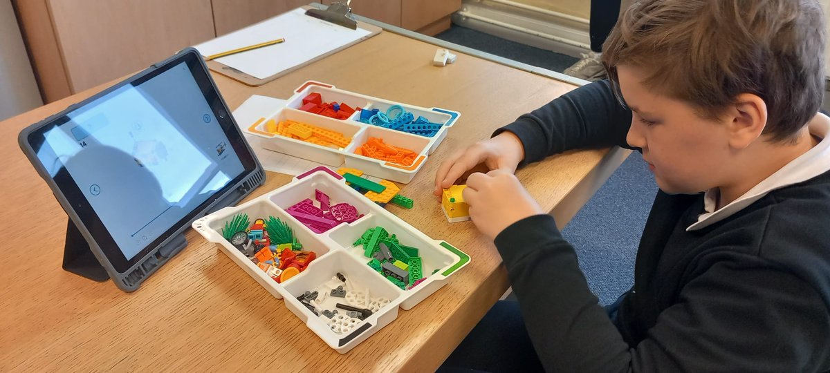 MissHedges_'s tweet image. This pupil was able to recall his prior knowledge of using the @LEGOEDUCATION Spike Essential kits to make a helicopter 🚁 He then independently programmed his creation to make the blades spin 💫 

#IWBStech #ComputationalThinking