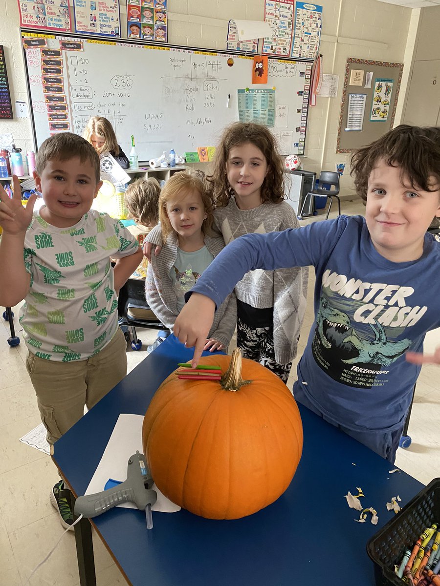 MmeCyyt's tweet photo. Science experiment with our giant pumpkin today 🌈 https://t.co/u4WTL24PmF