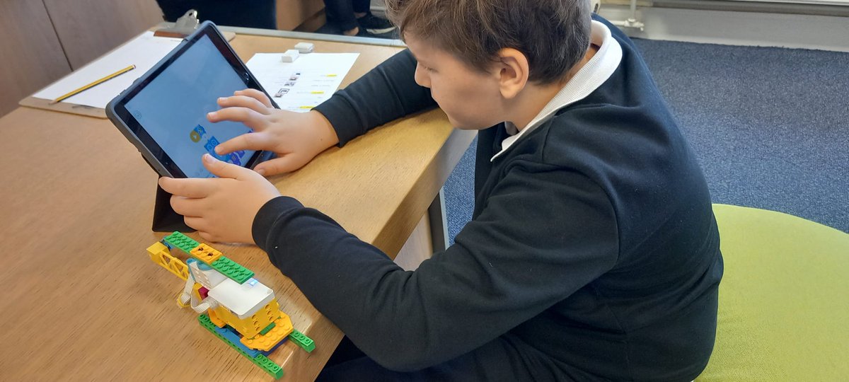 MissHedges_'s tweet image. This pupil was able to recall his prior knowledge of using the @LEGOEDUCATION Spike Essential kits to make a helicopter 🚁 He then independently programmed his creation to make the blades spin 💫 

#IWBStech #ComputationalThinking