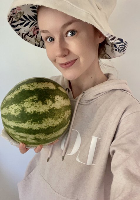 Just harvested my first watermelon 🥹❤️ https://t.co/ruIWWgOsVI