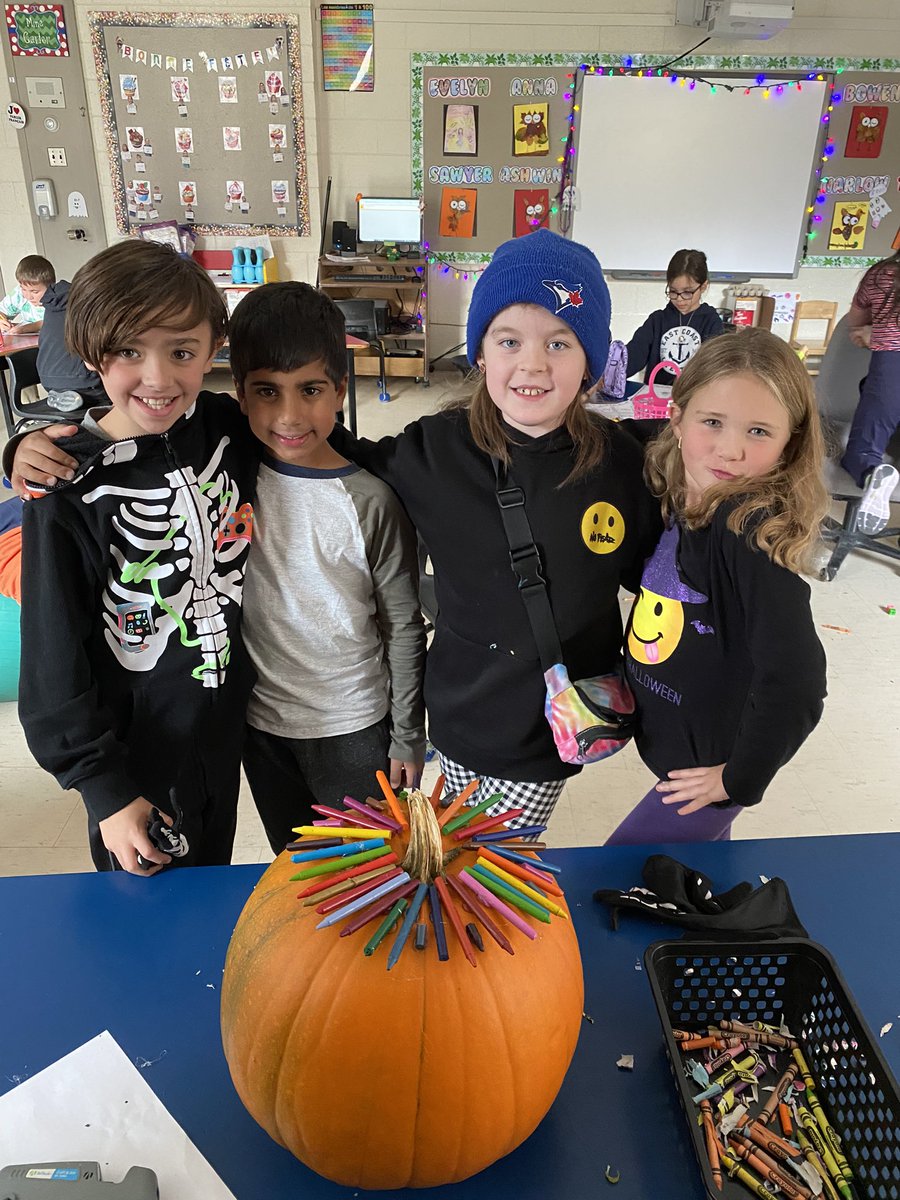 MmeCyyt's tweet photo. It’s always more fun when we make a mess! 🎃 https://t.co/IjhVF7kmCn