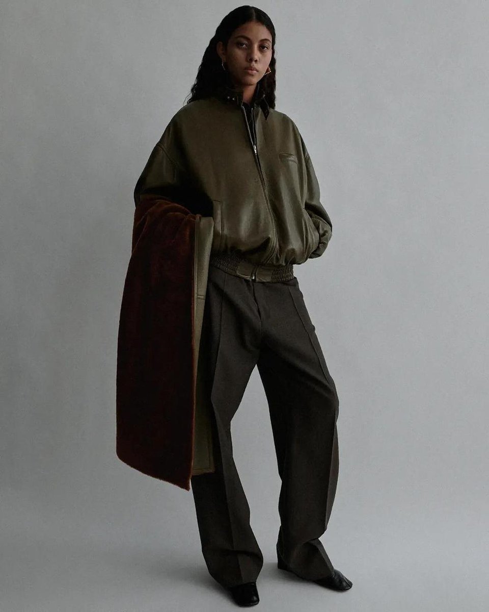 VOGUEIndia's tweet photo. #PhoebePhilo opens her online shop has finally arrived. Catch #SarahMower’s breakdown of Phoebe Philo's confident, uncompromising eponymous debut https://t.co/BLIcbhZ5oh