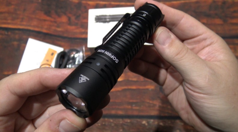 CharlesBridgTec's tweet image. Here is the Sofirn SC28 flashlight kit. This has a pure flood beam performance. You can run any 21700 cells in this light. Solid and rugged build quality. Most of all its budget friendly. Nice size for EDC. Enjoy...

#SOFIRN #SC28 #FlasahlightReviews

youtu.be/OC7LhGAfXAo