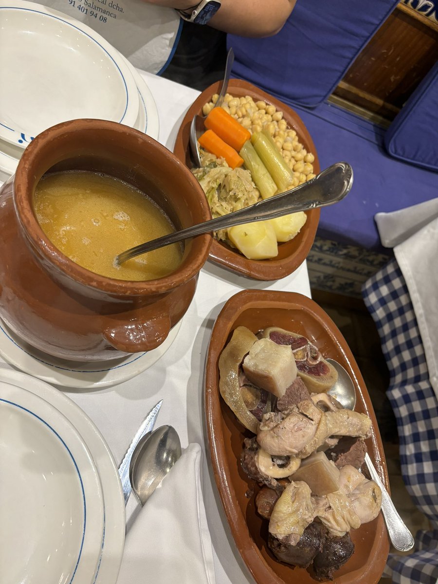 <a href="/CasaCarola/">Casa Carola</a> que nos gusta un buen cocido madrileño y este lugar es ideal 🤩 además el servicio súper top y la comida riquísima 🤤 muy recomendable en vuestra visita a los madriles! <a href="/JuanjoMayo/">Juanjo Mayo</a>