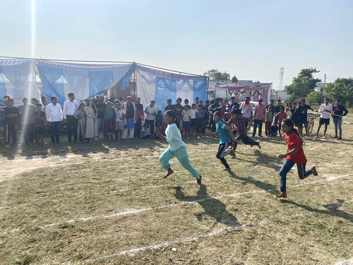 vidushi_nishank's tweet photo. Gumaniwala Sports Club organized Khel Mahakumbh 2023, a five-day tournament, which concluded yesterday with races and Kabaddi finals. Players from more than 12 districts participated in the tournament. It was wonderful to see the enthusiastic spirit of these children. https://t.co/sVyx2zhphM
