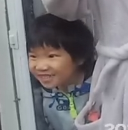 MerseyPolice's tweet image. MISSING | We are continuing to appeal for help in finding missing 36-year-old Qingxia Wu and her 4-year-old son Jayden Li who are now believed to be in #Walton, #Liverpool Have you seen them or do you know where they are? DM @MerPolCC or @missingpeople orlo.uk/OlHof