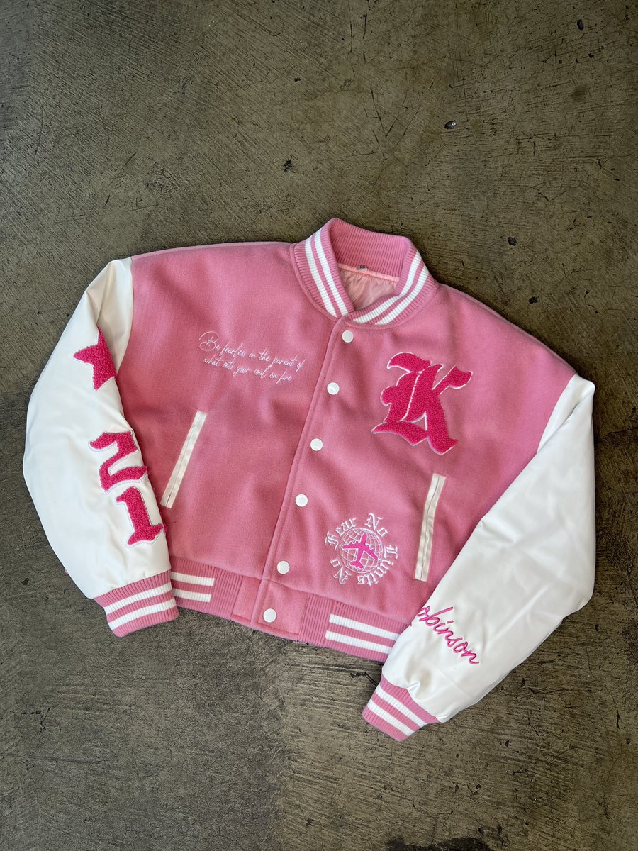 Kaamdizzle's tweet photo. hi, i’m Kam from LA and I own a women’s streetwear clothing brand called TheFlygirlSociety can y’all pls rt to help me find my next customer ⭐️💕💕 https://t.co/u9EkmNJLmW