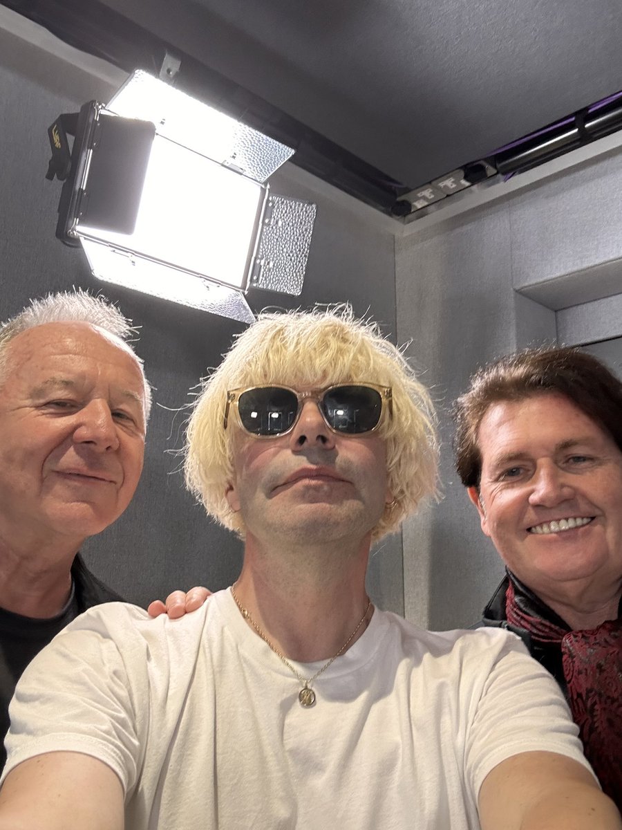 Join me, Jim & Charlie for a @simplemindscom @LlSTENlNG_PARTY, Sunday 10pm on @absoluteradio