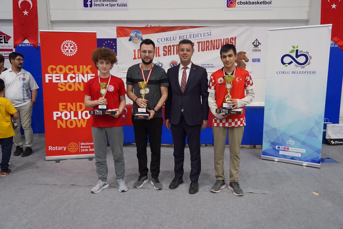 Çorlu Belediyesinin düzenlemiş olduğu 100. Yıl Satranç Turnavasında öğrencimiz Emre Alperen Kılıçarslan 1.olmuştur. Kendisini tebrik eder, başarılarının devamını dileriz. 
<a href="/hete61/">Hüseyin ERDOĞAN</a> <a href="/CorluMem/">Çorlu Milli Eğitim Müdürlüğü</a> <a href="/tekirdagmem/">Tekirdağ İl Millî Eğitim Müdürlüğü</a> <a href="/ersanulusan/">Ersan Ulusan</a>