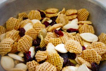 AlamedaUc's tweet photo. Happy Halloween!
Try some fun healthy Halloween snacks such as Roasted Pumpkin Seed Snack mix at https://t.co/j3W8iEkFEu
#smartsnack #CalFreshHealthyLiving @ACHeatlhyLiving https://t.co/aS9o10FB9b