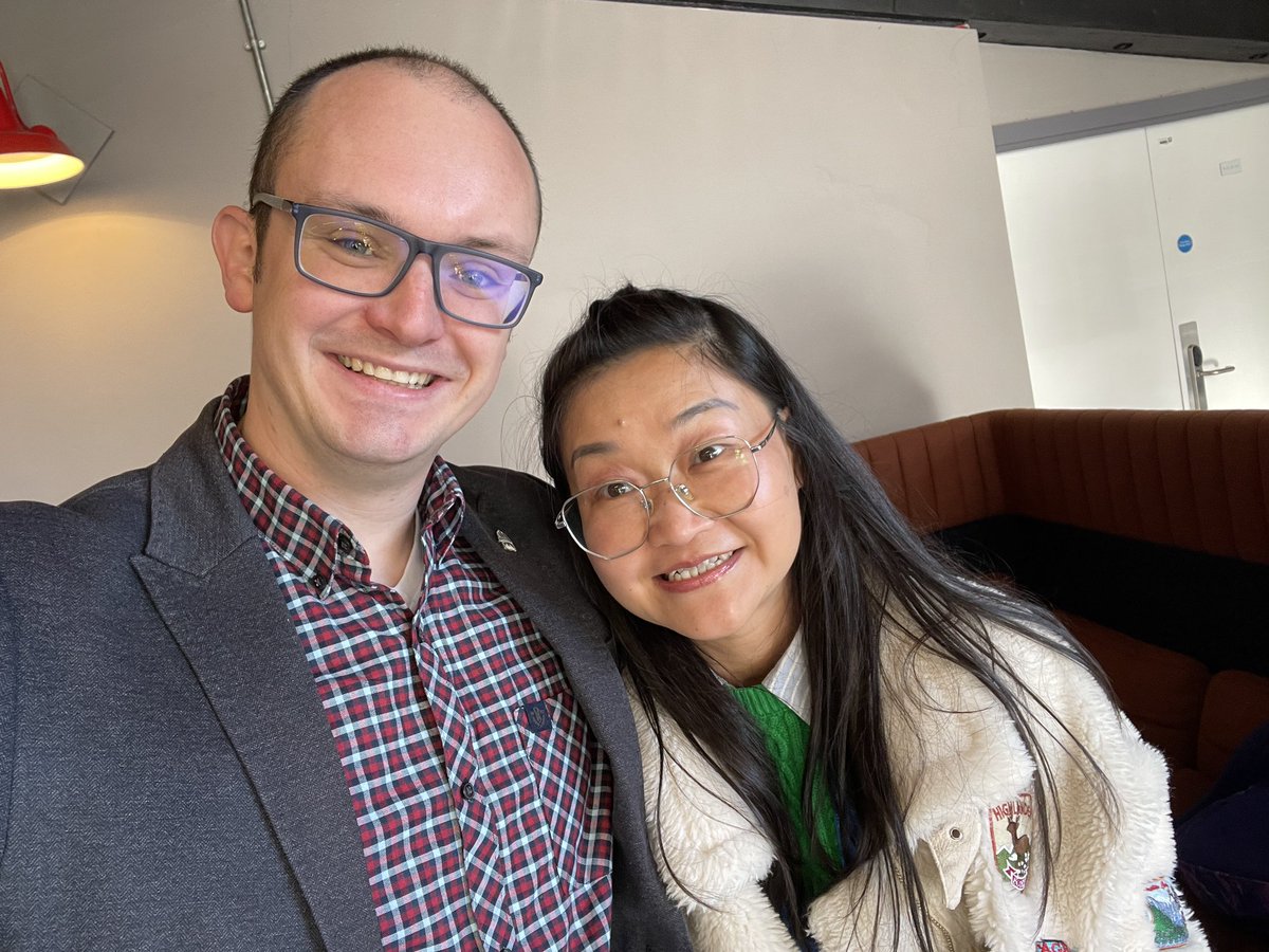 reid_indeed's tweet photo. Coming full circle on an earlier iteration of the Imposter Syndrome Masterclass at University of Stirling, I met PhD student @sallysong521 (pictured) in her native @uniofwarwick. A chance to sign her copy of #YouAreNotAFraud 📕🤓
This was the beginning of a fantastic morning with Amena Faruqi, Gareth Jones, and everyone at the Equitea session for today’s workshop for @WarwickAstro .
A highlight sparking #QandA today:
How can we use our “CV of Failures” to productively reframe such hurdles as experiments?
__
#ResearcherDevelopment #ImposterSyndrome #MentalHealthAwareness