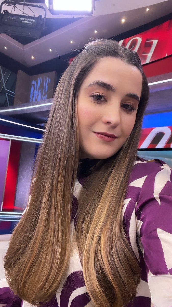 nataliaschzc's tweet photo. Lunesss y ya estamos al aire 🤓 https://t.co/YBPuGEQktG