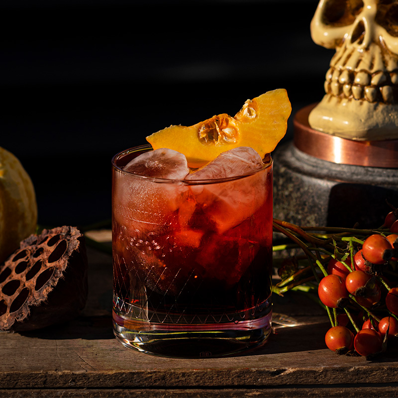 Corpse Reviver Vs. Witches Brew.

Ghoul be sure to impress your guests with these spooktacular serves! Discover the recipes: bit.ly/3RuaLIS

#RedDoorGin #HalloweenSignatureServes