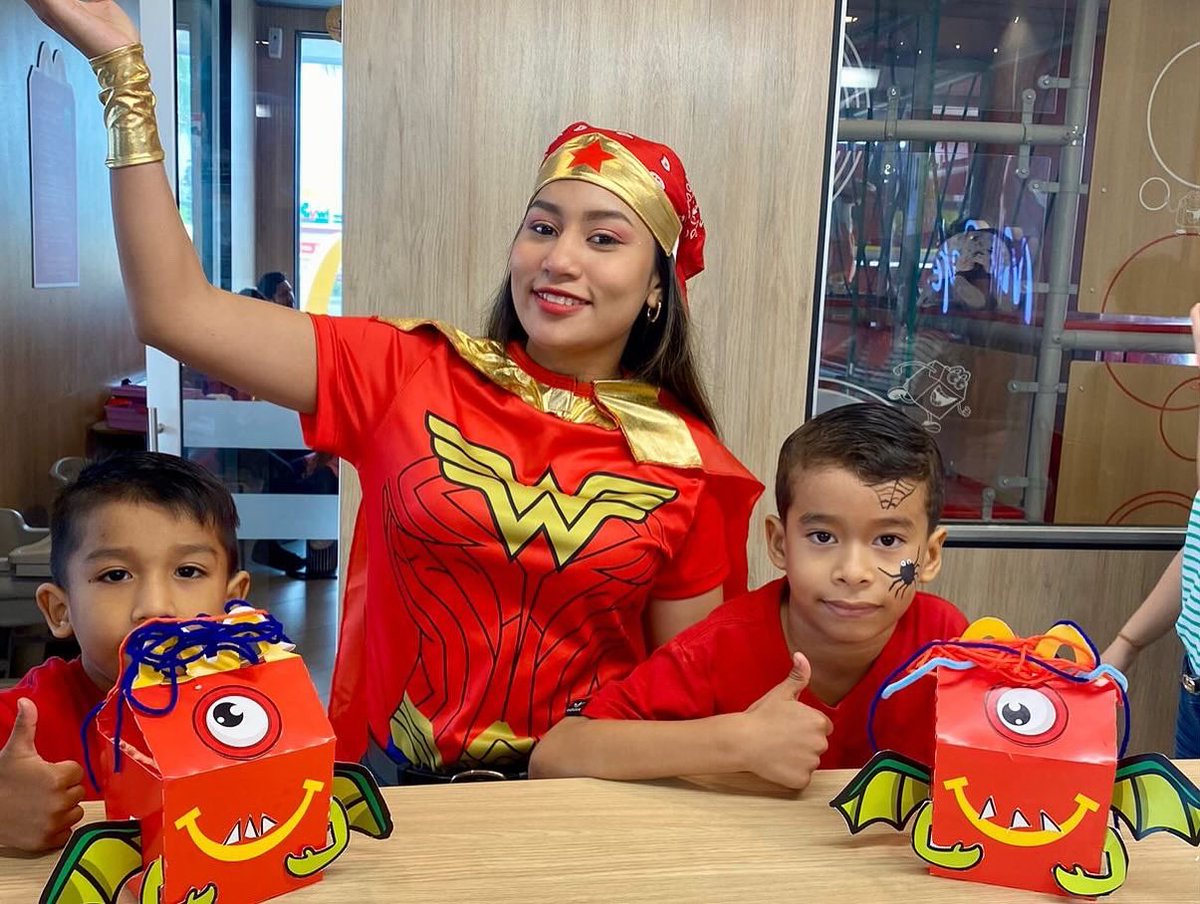 McDonalds_Ecu's tweet photo. Un finde lleno de diversión se vivió en McDonald’s 👻🎃 Ven a disfrutar del último día del #HappyWeen mañana 31 de octubre en todos nuestros locales 🙌🎃 Tendremos muchas sorpresas para grandes y chicos 🫶❤️🎃👻 ¡Los esperamos! https://t.co/dEk3HvXy6h