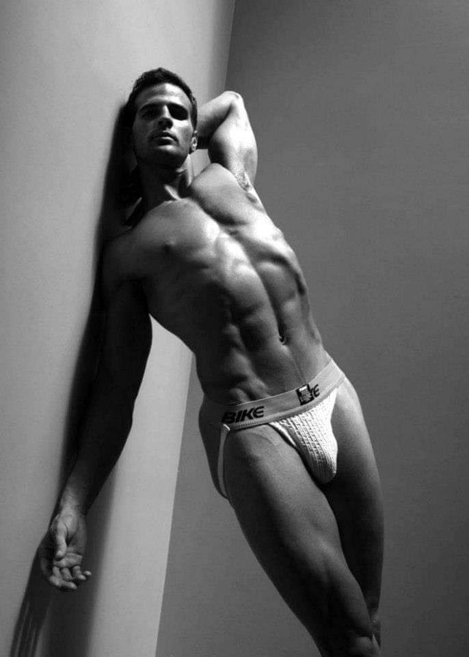yyftd's tweet photo. Here's Your Yum Yum For The Day.
#yumyumfortheday #beefcake #sexyguy #hotmenofinsta https://t.co/ruBGhwVdHb