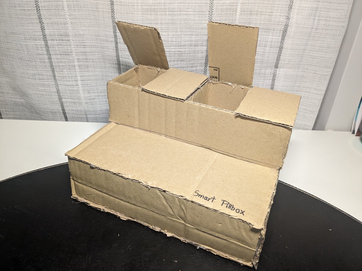 smart_pillbox's tweet photo. Primera maqueta a cartón escala 1:1 de #smartpillbox.
Dentro de poco tendréis el circuito electrónico y el diseño 3D!🤩

@new_esobots #Innovation #tech #Arduino #healthcare https://t.co/KAwz0kbSHe