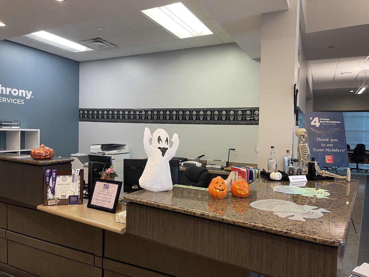 Synchrony_HS's tweet photo. ๐ป Our Home Office is all decked out for spooky season! ๐ We've brewed up a cauldron of creativity with our Halloween decorations & it's "fang"-tastic to see the team embrace the spirit of #FunAtWork! ๐งก๐ท๏ธ๐ธ๏ธ #SynchronySpooks #OfficeDecor #HalloweenFunAtWork https://t.co/k20L8VmXzd