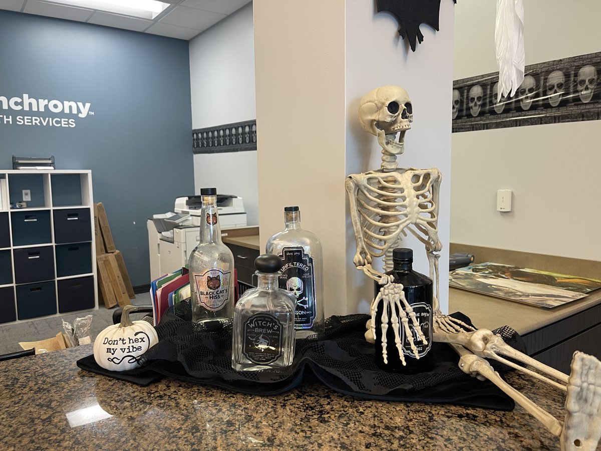 Synchrony_HS's tweet photo. ๐ป Our Home Office is all decked out for spooky season! ๐ We've brewed up a cauldron of creativity with our Halloween decorations & it's "fang"-tastic to see the team embrace the spirit of #FunAtWork! ๐งก๐ท๏ธ๐ธ๏ธ #SynchronySpooks #OfficeDecor #HalloweenFunAtWork https://t.co/k20L8VmXzd