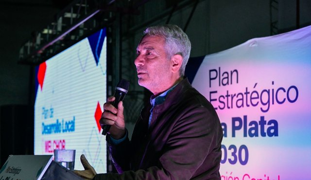 diariohoynet's tweet image. 🤵‍♂️🗣️|#Alak | #intendente 

Julio Alak será el nuevo intendente de La Plata

El recuento definitivo terminó de confirmar el resultado que da cuenta de las tendencias que se venían marcando desde el domingo de la elección.

diariohoy.net/politica/julio…