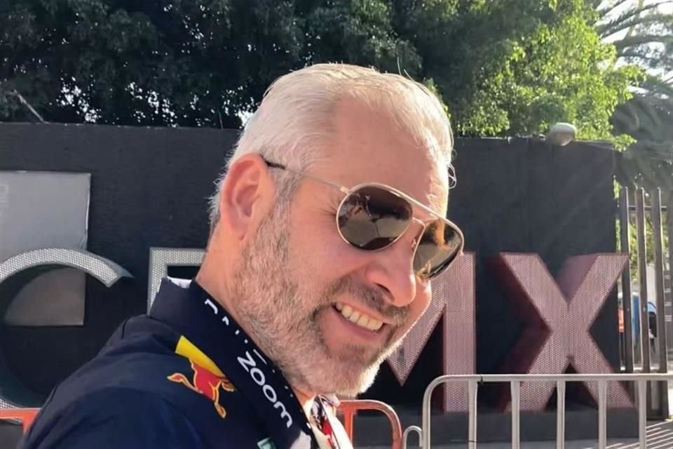 MLopezSanMartin's tweet photo. AMLO critica al ministro Alberto Pérez Dayán por ir al GP de F1 de México... 

De su hijo José Ramón López Beltrán y del gobernador morenista de Michoacán, Alfredo Ramírez Bedolla, no dijo nada 🤔 https://t.co/8U0BhcFPCE