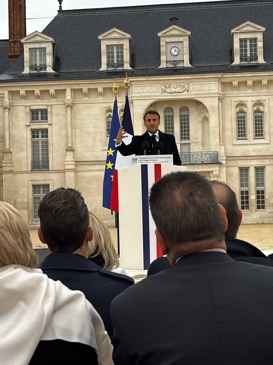 SawsenClemjeb's tweet photo. La langue française a désormais sa Cité au château de #VillersCotterêts  inaugurée  ce jour par le président @EmmanuelMacron concrétisant un engagement pris  en 2017. Jamais un tel investissement n'avait eu lieu ds l'Aisne. Ouverte à tous pour  que rayonne la langue de la liberté https://t.co/lXtFvGyw1h
