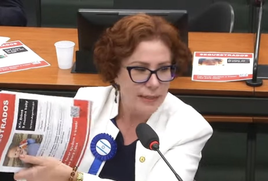 “Bring them home now!”

Brazilian congressmen hold the photos of the Israeli hostages, tell their story and call for their immediate release in an event that was broadcast live across Brazil
🇮🇱🇧🇷