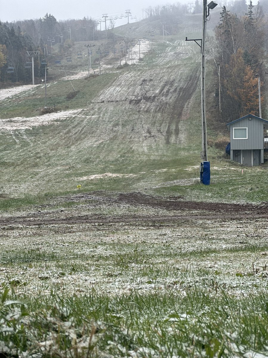 SNOW IN THE VALLEY TODAY!! 
Get your Early Bird season pass today. Are you going to be ready for a big snow season? We will be👊🏼