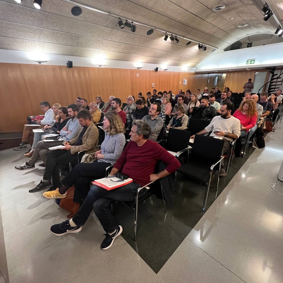 Avui celebrem una jornada de treball amb regidors i regidores de l’espai polític, organitzada pels equips de la Diputació de Barcelona i l’AMB.

Compartim i posem en comú prioritats, sinèrgies i estratègies en xarxa de cara al mandat 2023-27 💪